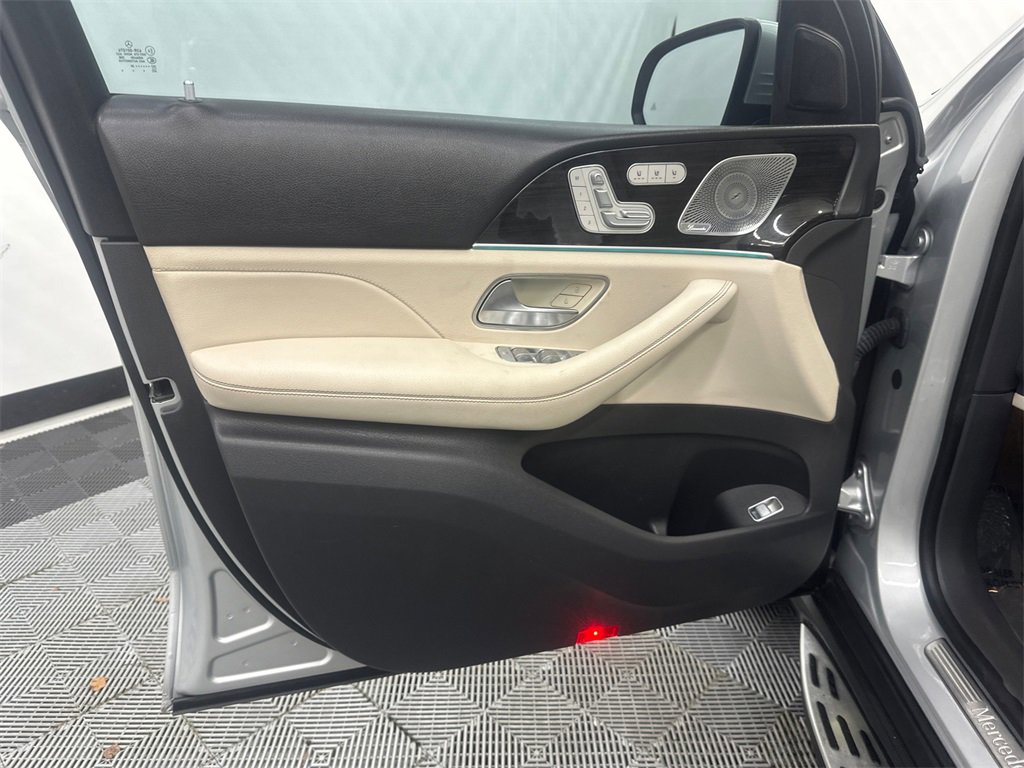 Used 2020 Mercedes-Benz GLE 350 w/ 3rd Row Seat Package image 11