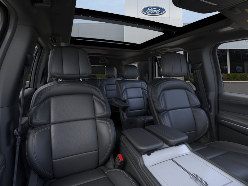 New 2026 Lincoln Navigator Reserve w/ Jet Appearance Package AWD/4WD image 10