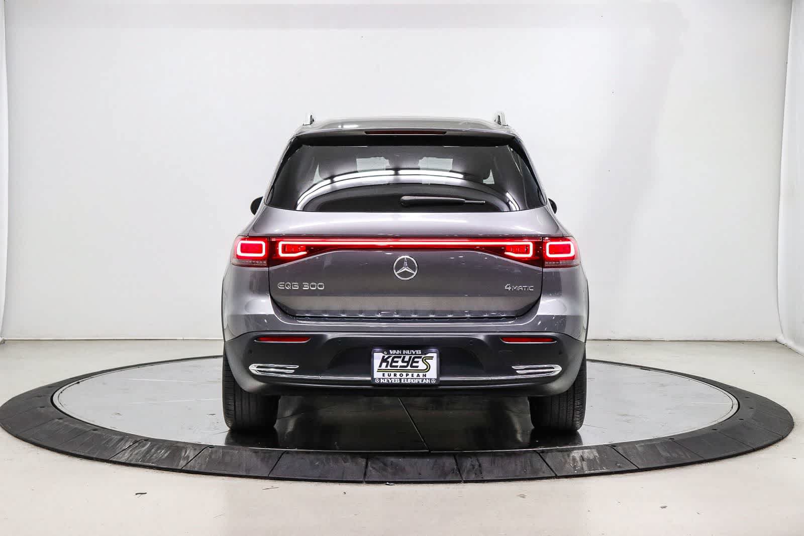 Used 2023 Mercedes-Benz EQB 300 4MATIC image 3