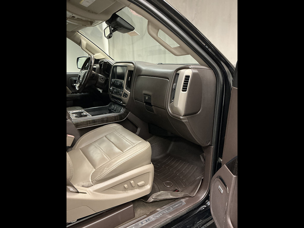 Used 2016 GMC Sierra 2500 Denali w/ Duramax Plus Package AWD/4WD image 25