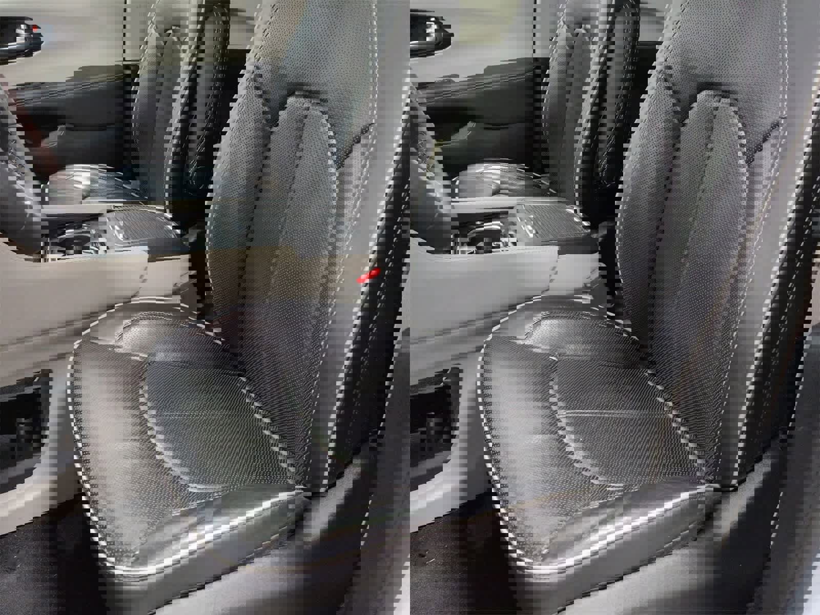 Used 2024 Chrysler Pacifica Limited image 17