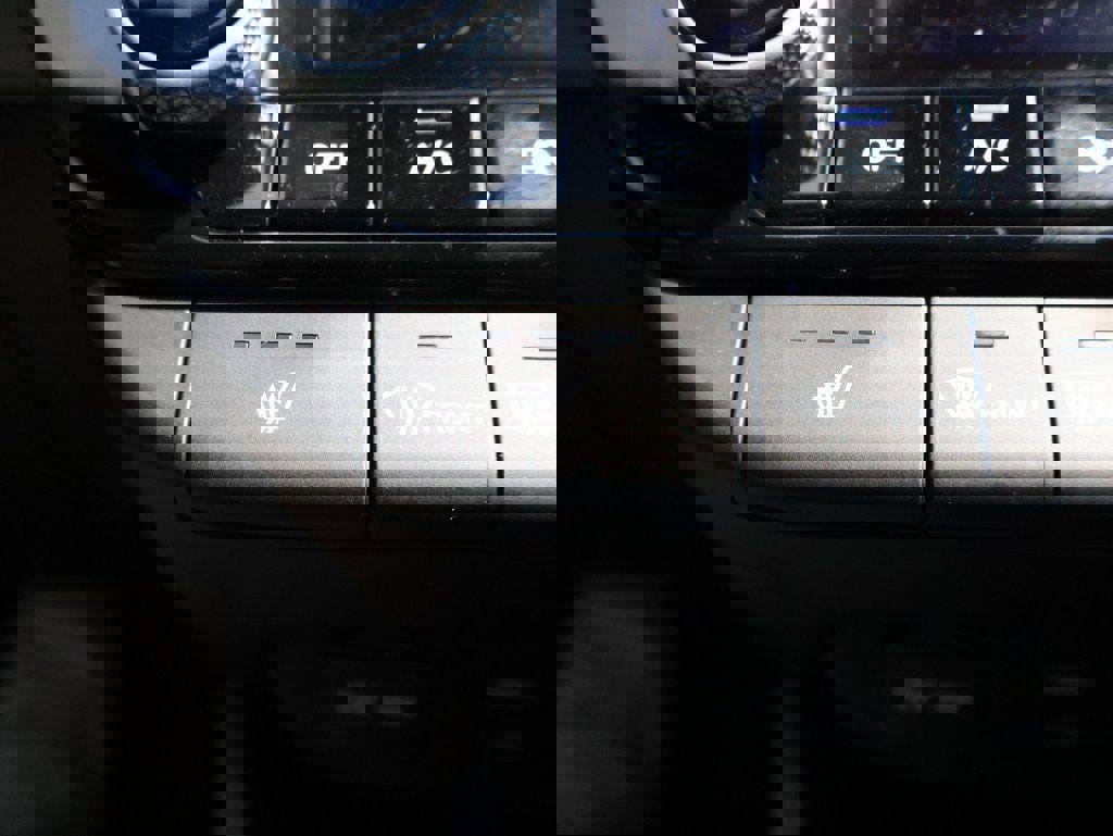 New 2025 Hyundai Elantra Limited image 38