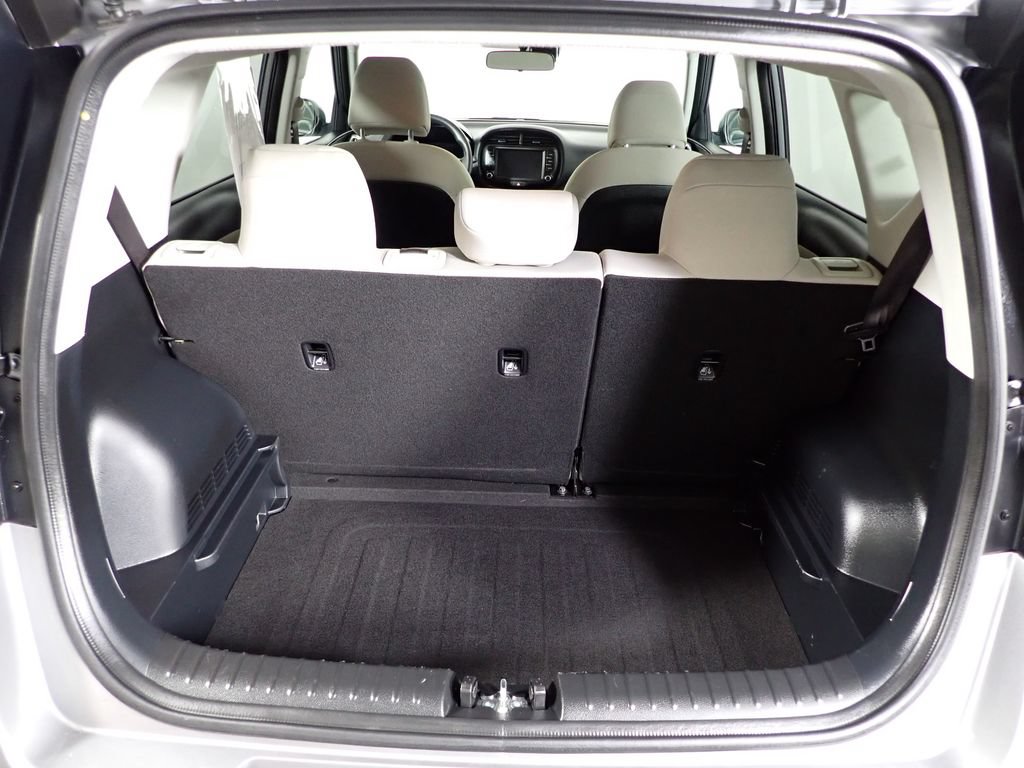 Used 2025 Kia Soul LX w/ LX Technology Package FWD image 13