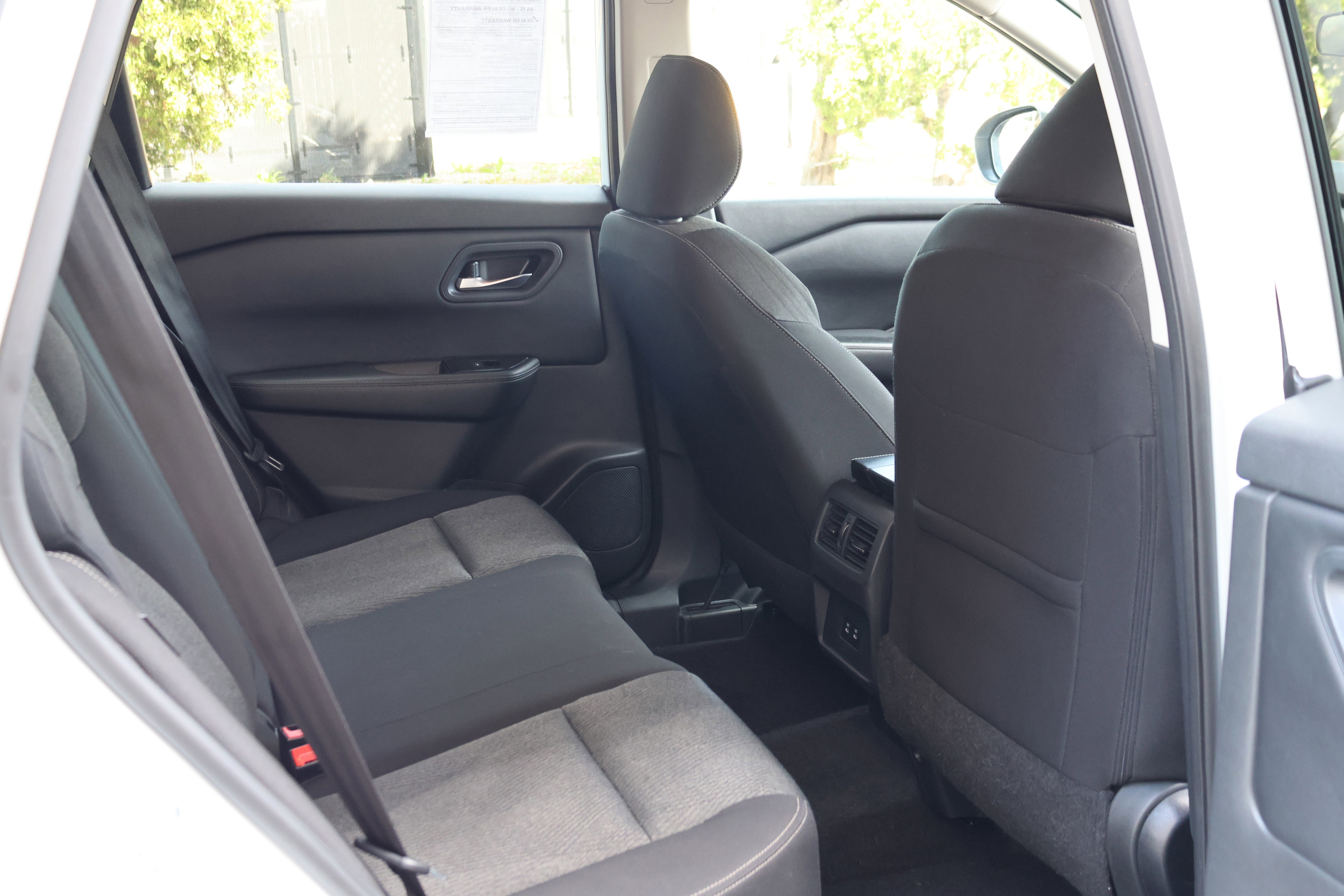 Used 2024 Nissan Rogue SV AWD/4WD image 20