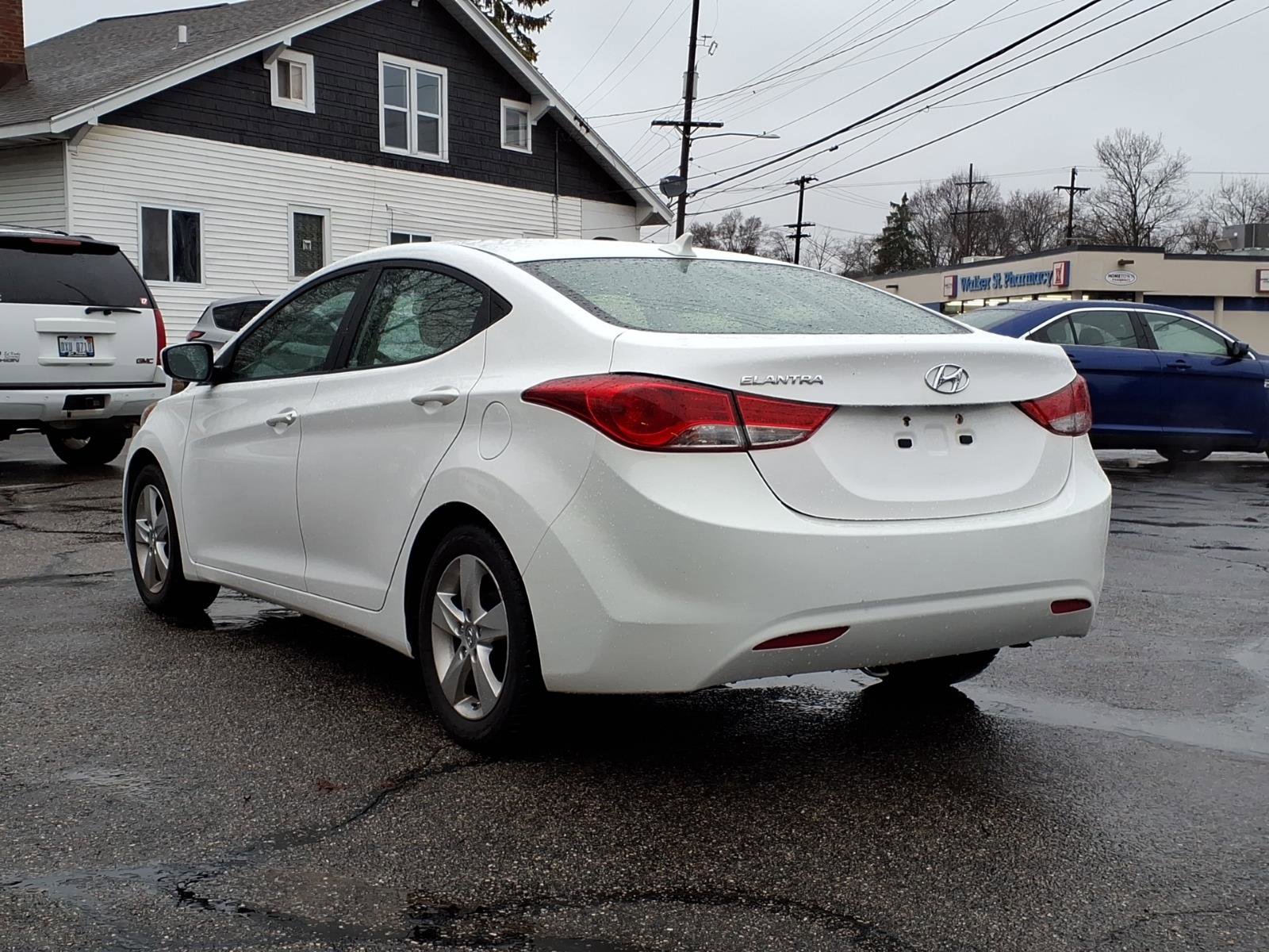 Used 2013 Hyundai Elantra GLS image 2