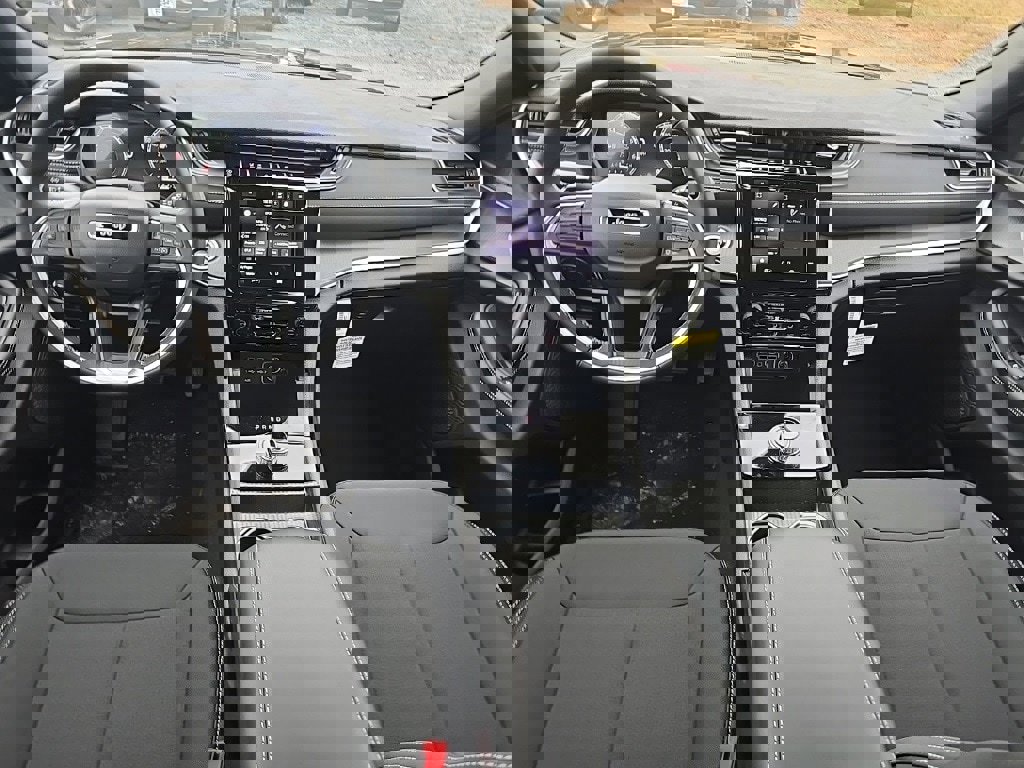 New 2025 Jeep Grand Cherokee Laredo X image 17