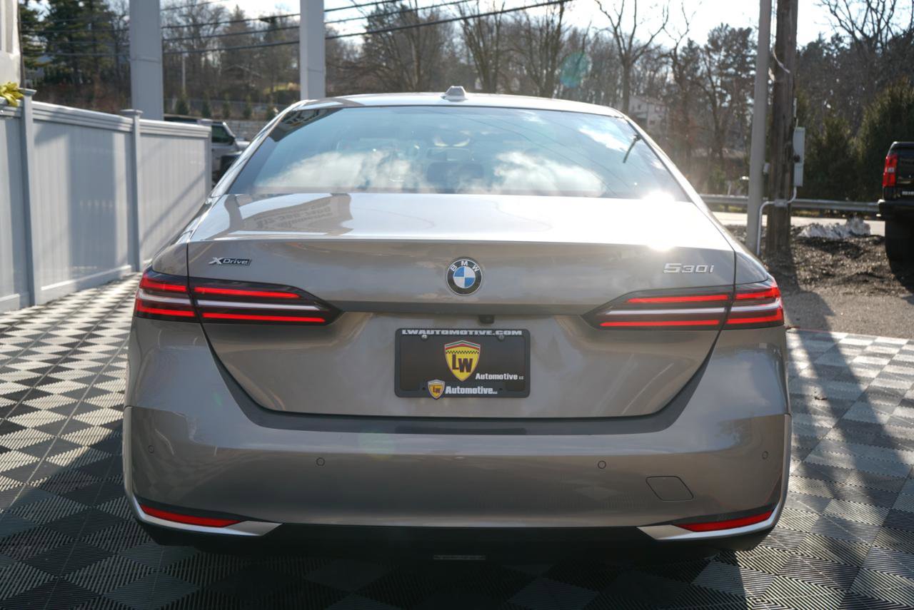 Used 2024 BMW 530i xDrive 530i xDrive Sedan w/ Convenience Package image 7