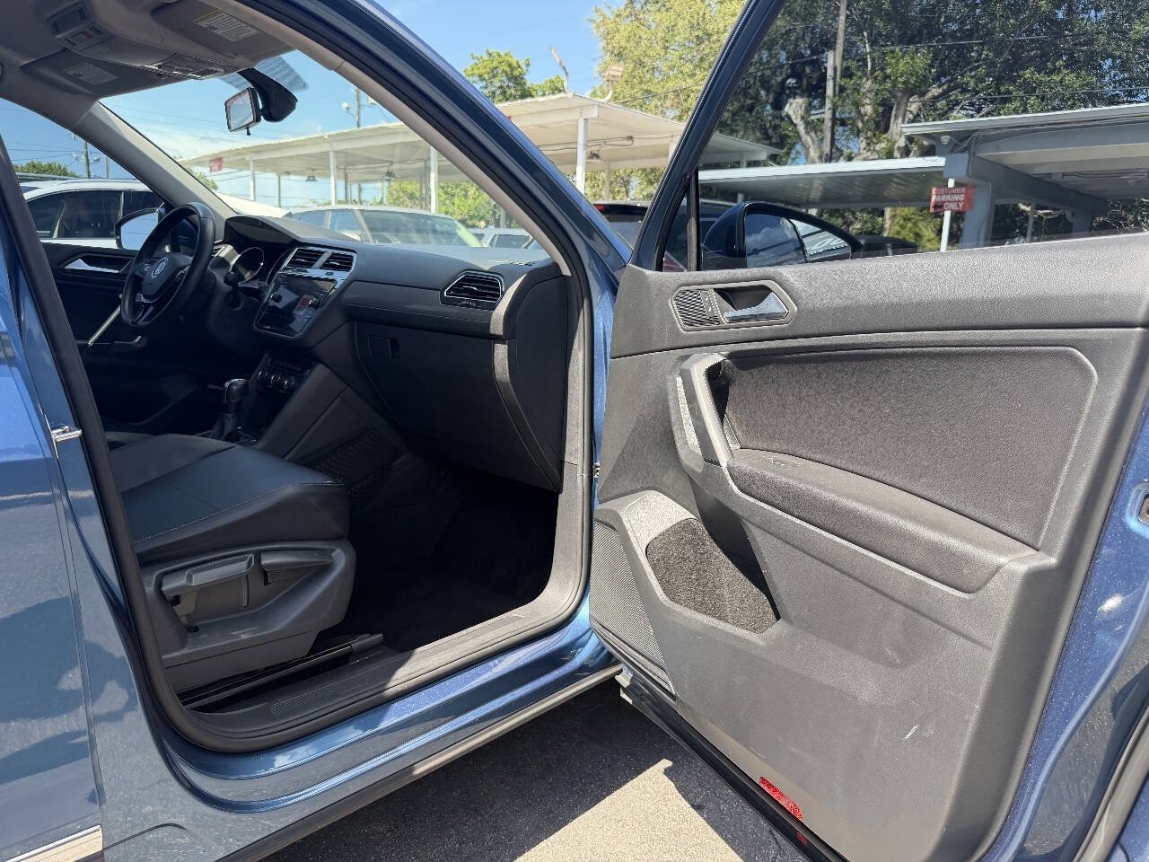 Used 2020 Volkswagen Tiguan SE FWD image 28