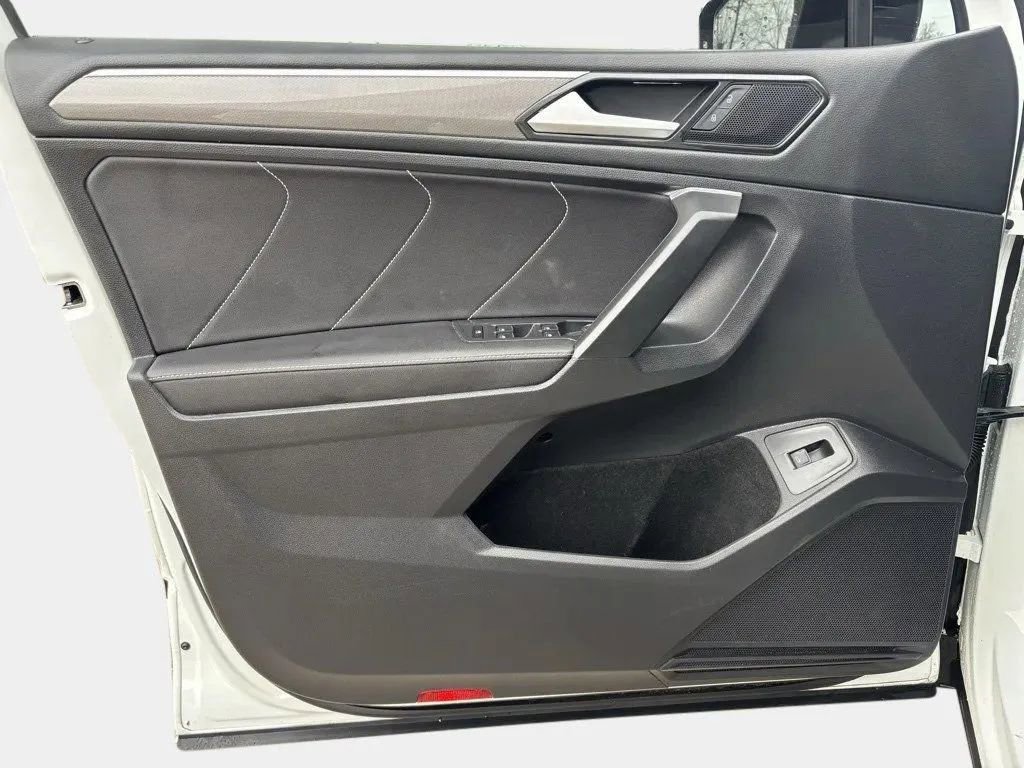 Used 2024 Volkswagen Tiguan SE R-Line image 18