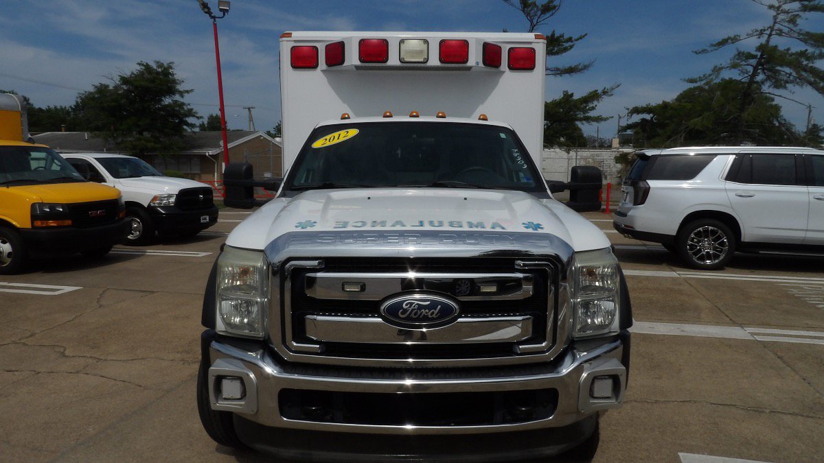 Used 2012 Ford F450 XLT w/ Ambulance Preparation Pkg RWD image 5