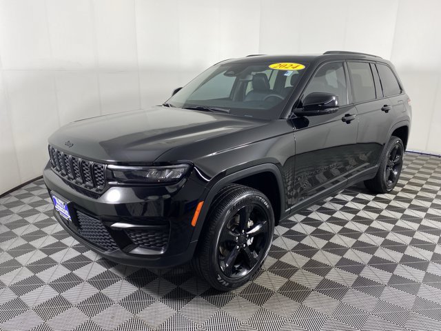 Used 2024 Jeep Grand Cherokee Altitude AWD/4WD image 11