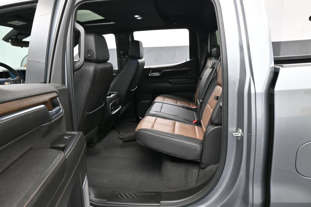 Used 2024 Chevrolet Silverado 1500 High Country w/ Technology Package AWD/4WD image 39