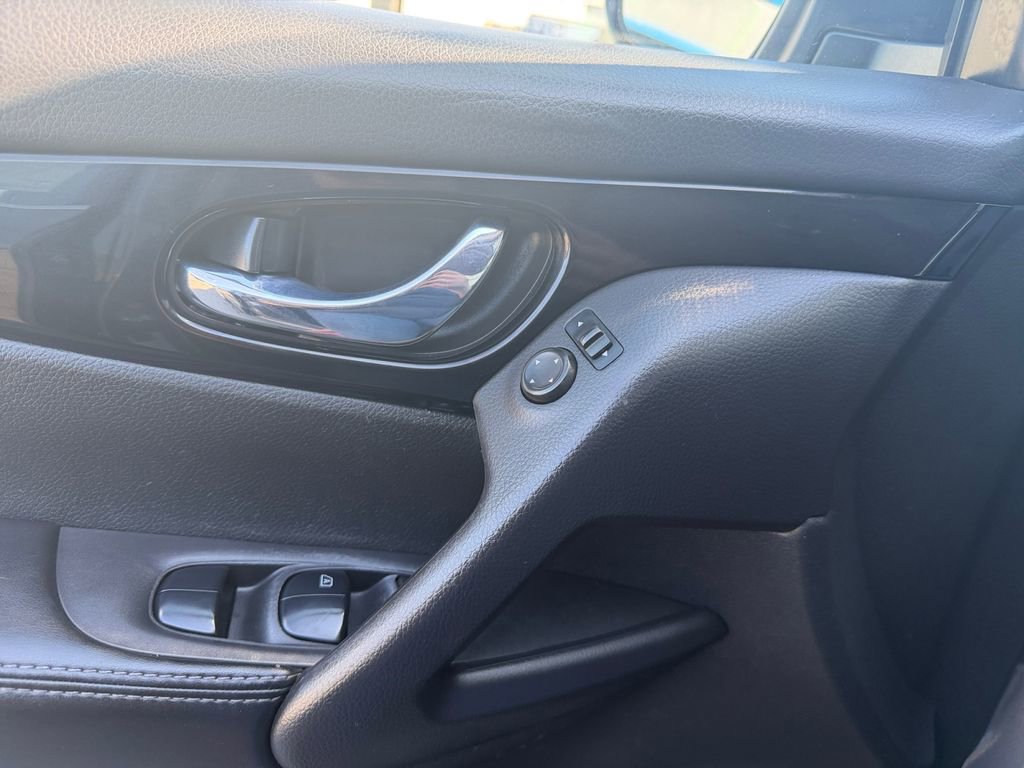 Used 2019 Nissan Rogue Sport SV image 28