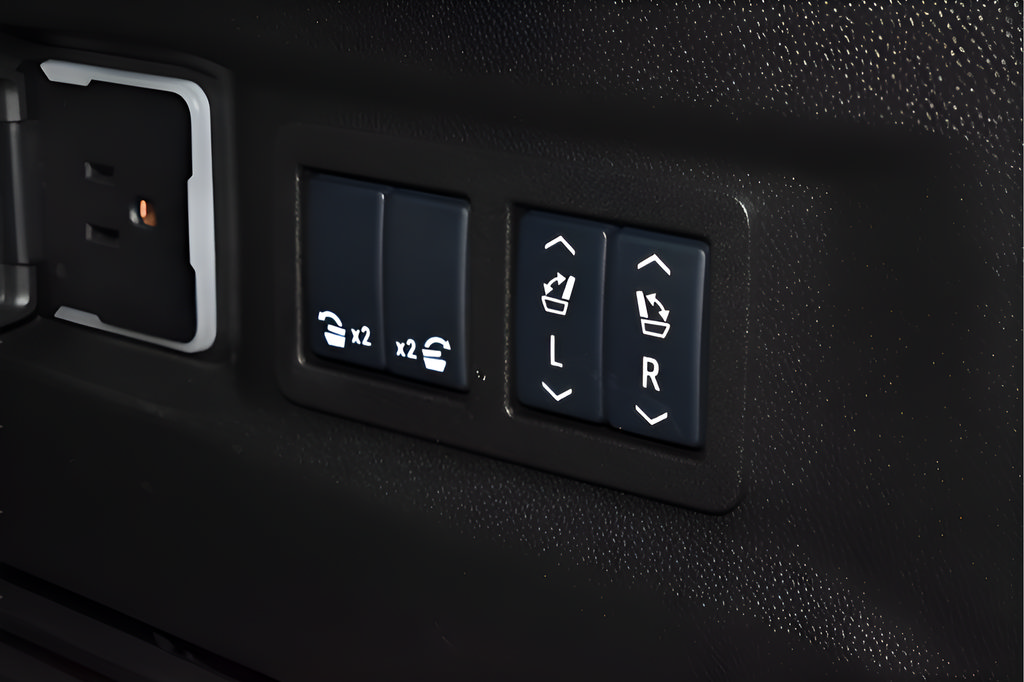 Used 2025 Chevrolet Tahoe High Country AWD/4WD image 33