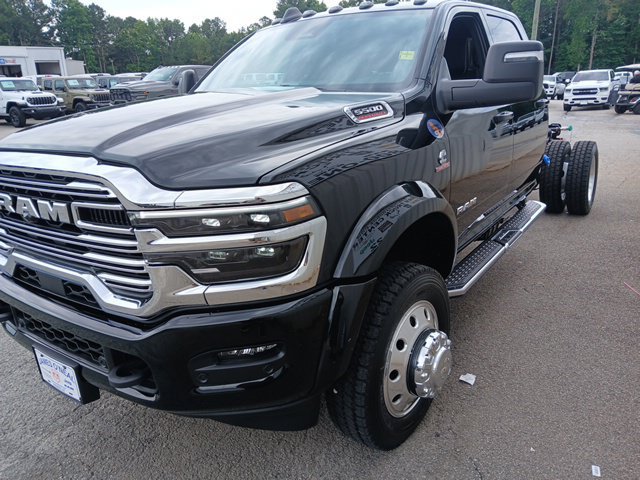 New 2026 RAM 5500 4x4 Crew Cab w/ Laramie Trim Package image 9