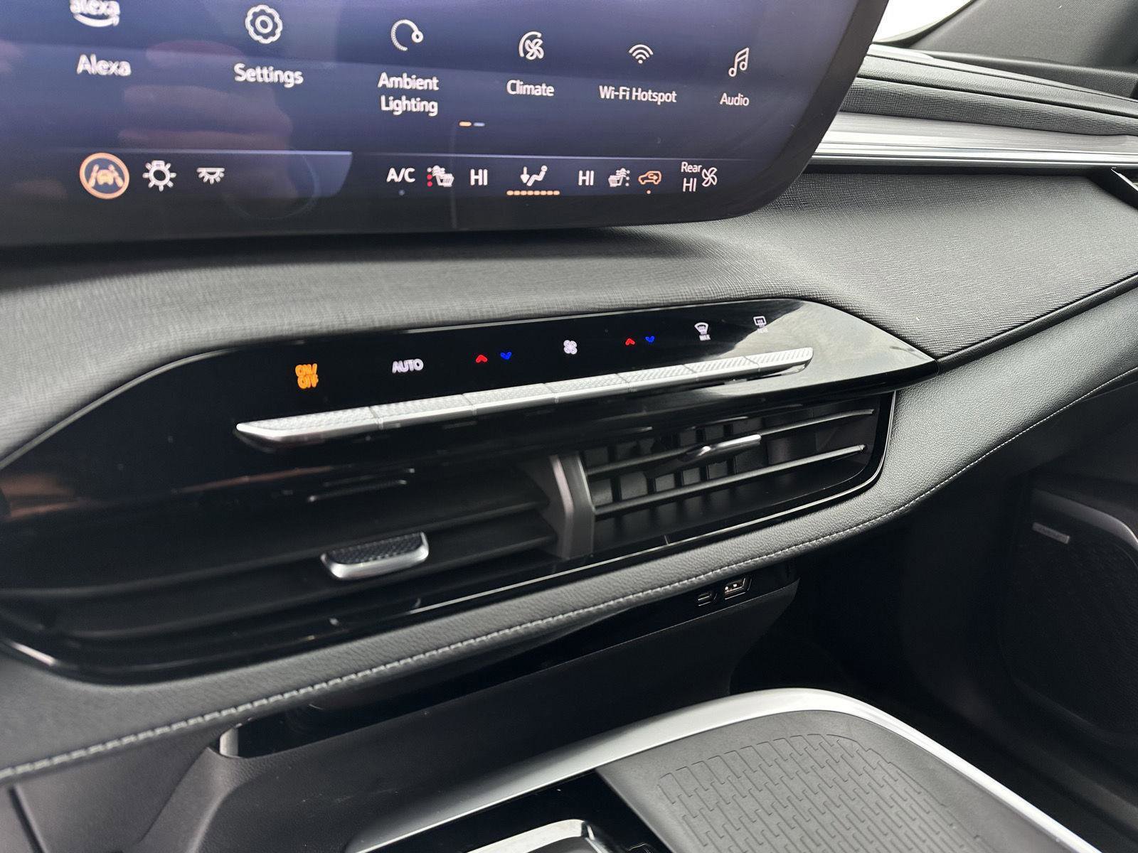 Used 2025 Buick Enclave Preferred image 32