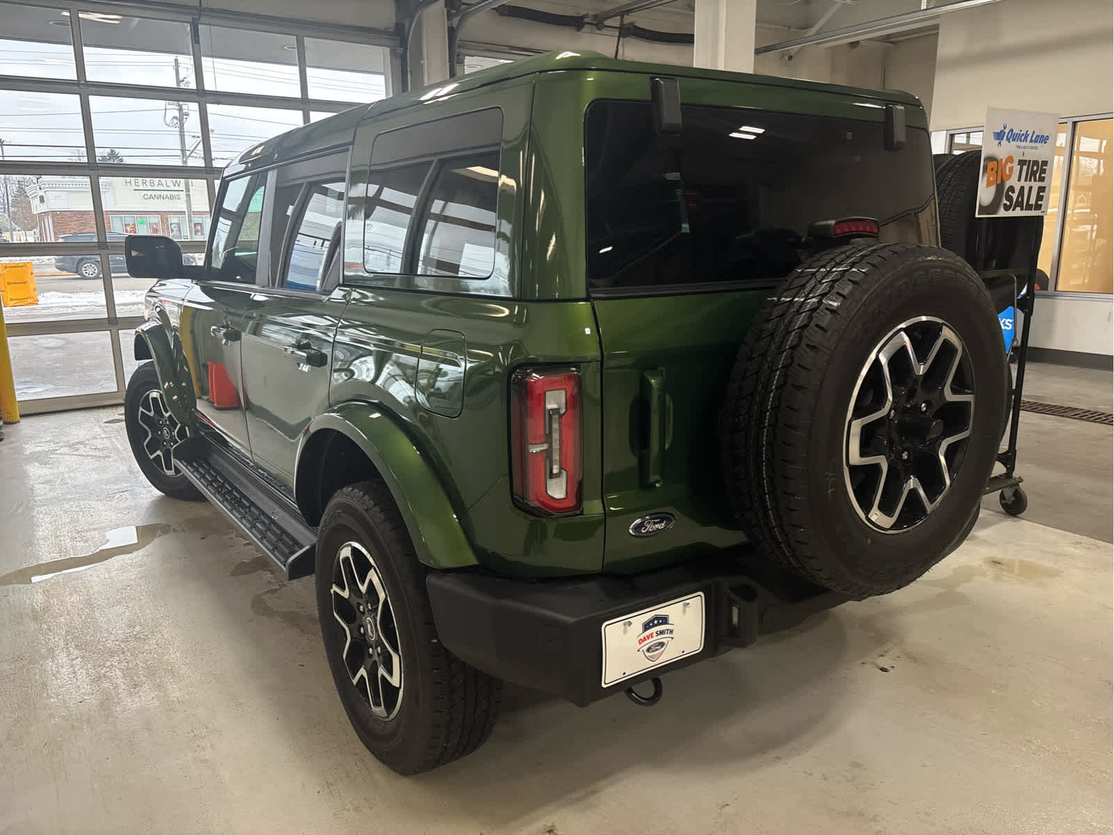 Used 2025 Ford Bronco Outer Banks image 9