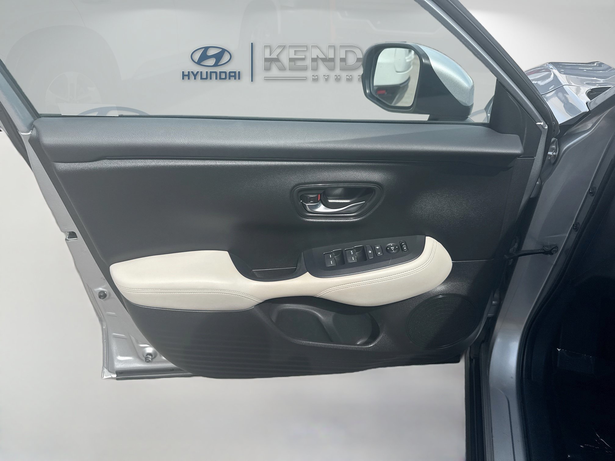Used 2023 Honda HR-V LX image 17