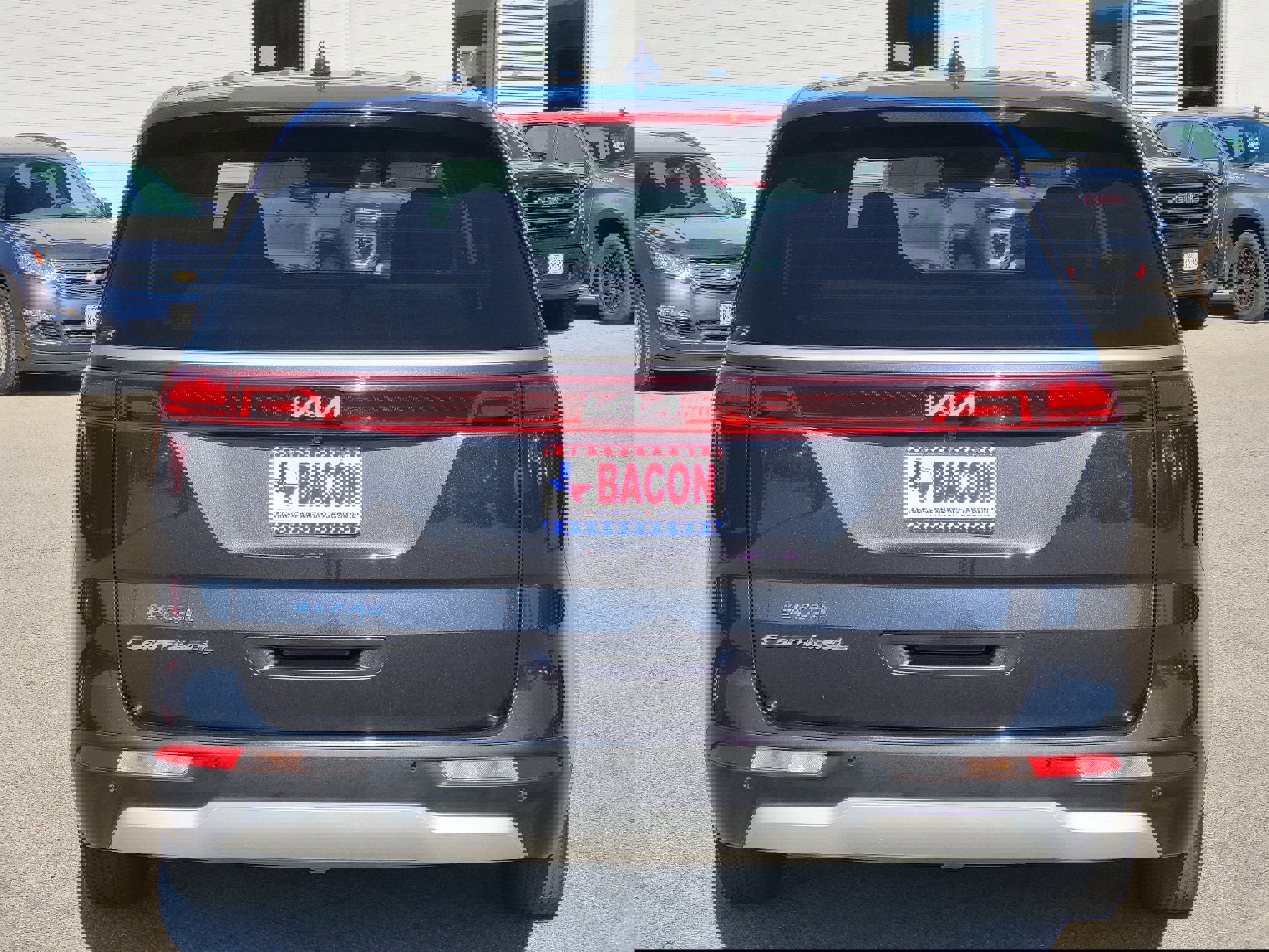 Used 2022 Kia Carnival LX image 5