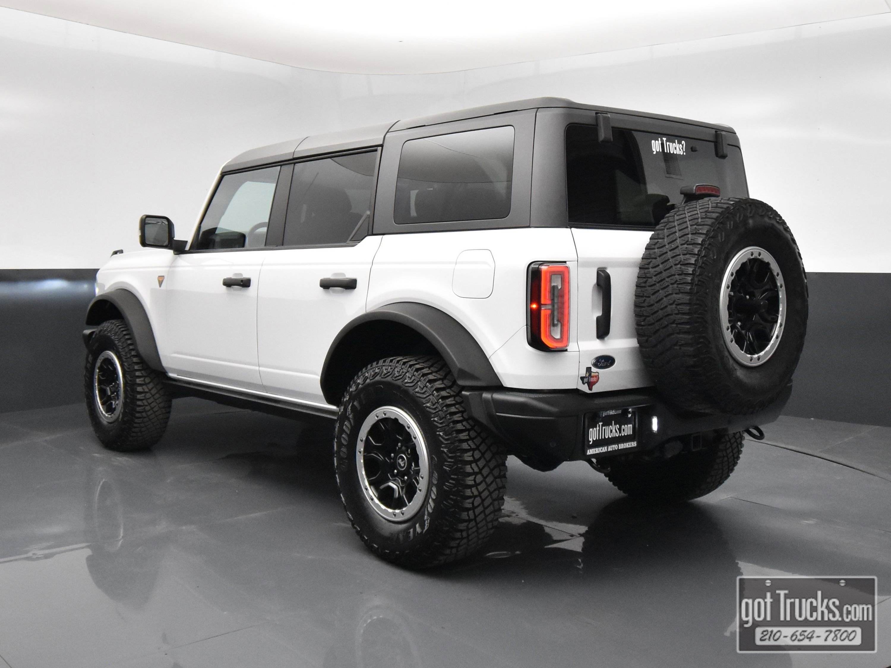 Used 2022 Ford Bronco Badlands image 5