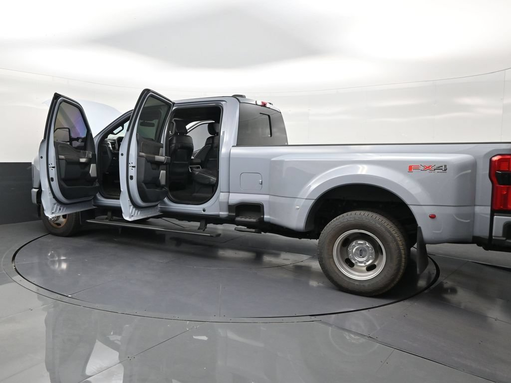 Used 2024 Ford F350 Platinum AWD/4WD image 31