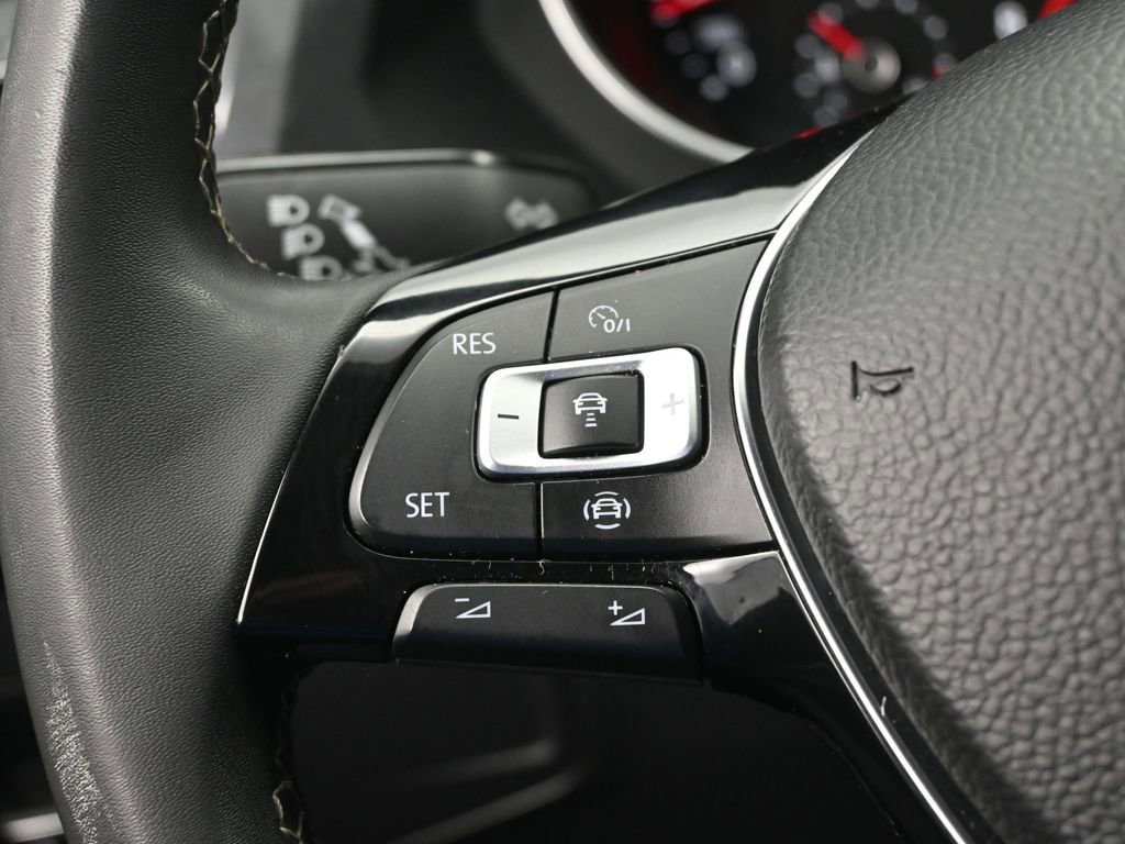 Used 2021 Volkswagen Tiguan SE AWD/4WD image 14