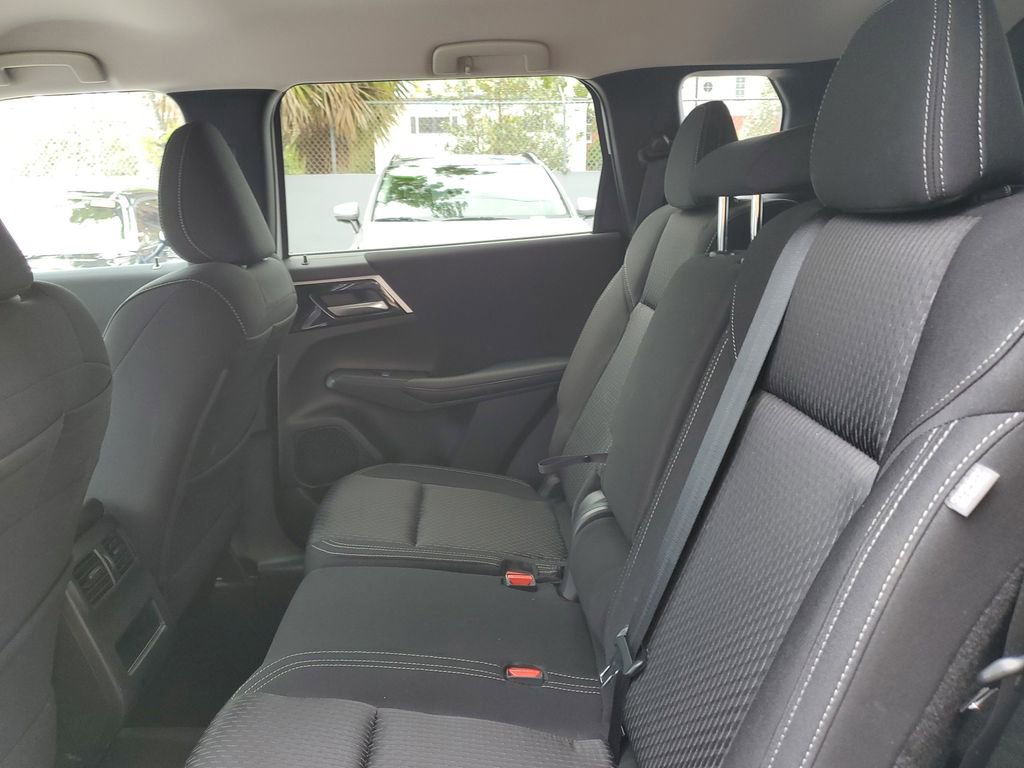 Used 2023 Mitsubishi Outlander ES FWD image 15