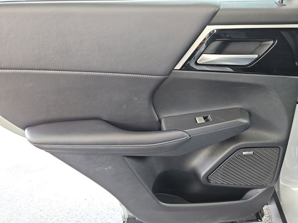 Used 2025 Mitsubishi Outlander AWD image 29