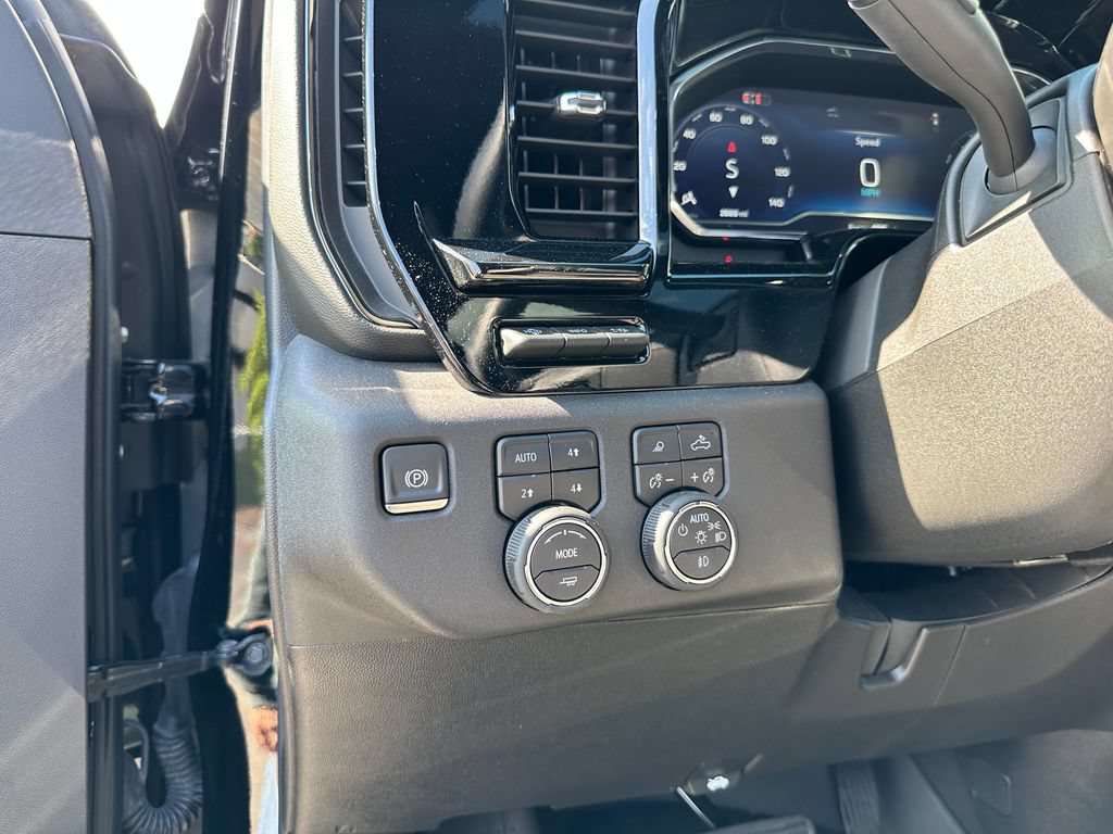 Used 2024 Chevrolet Silverado 2500 ZR2 w/ Technology Package AWD/4WD image 18