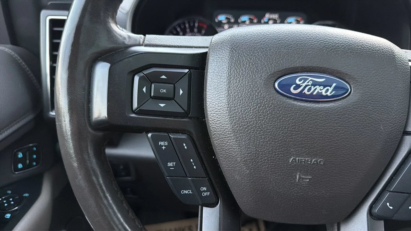 Used 2018 Ford Expedition Limited w/ Equipment Group 301A AWD/4WD image 23