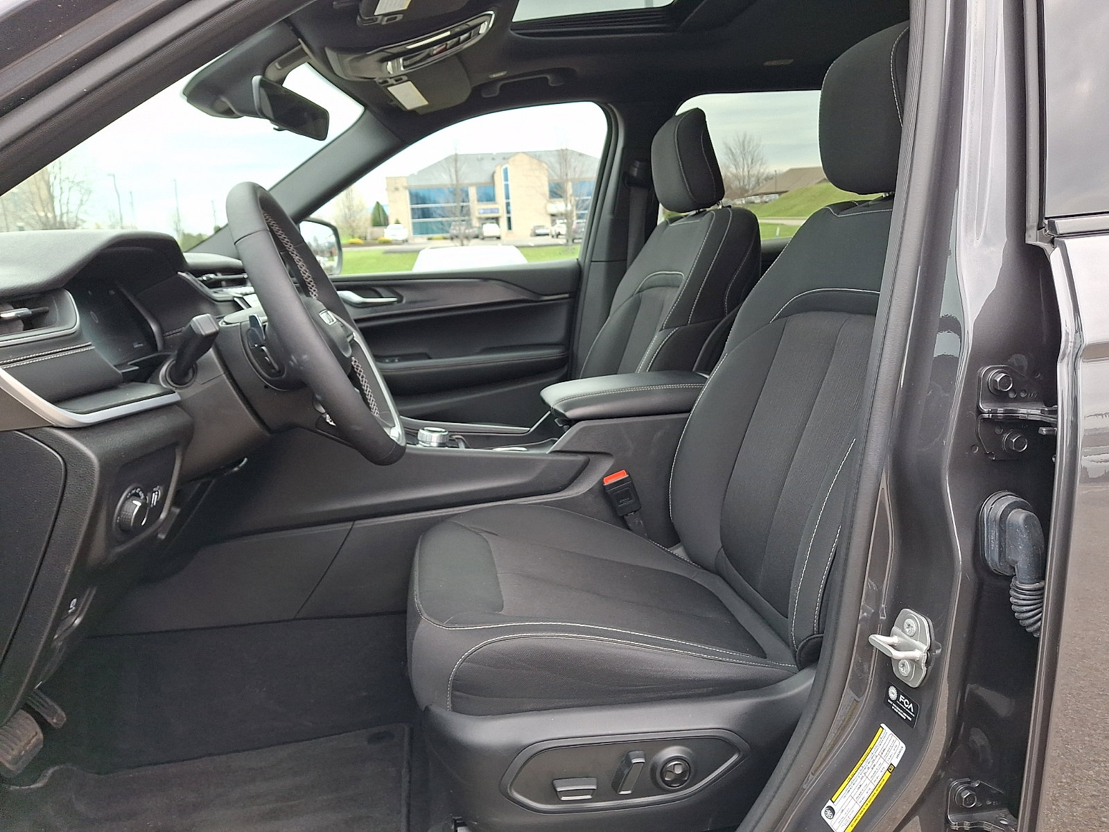 Used 2025 Jeep Grand Cherokee L Laredo w/ Luxury Tech Group I image 15