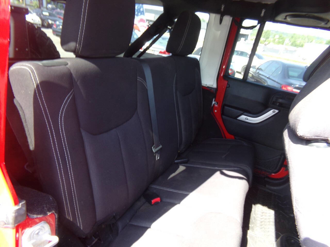 Used 2014 Jeep Wrangler Unlimited Sahara w/ Connectivity Group AWD/4WD image 24