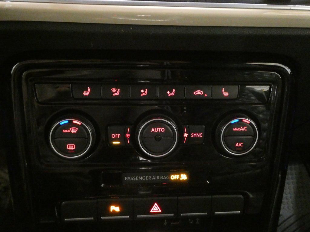 Used 2019 Volkswagen Beetle 2.0T SE image 10