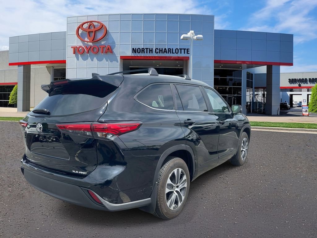 Used 2023 Toyota Highlander XLE image 7