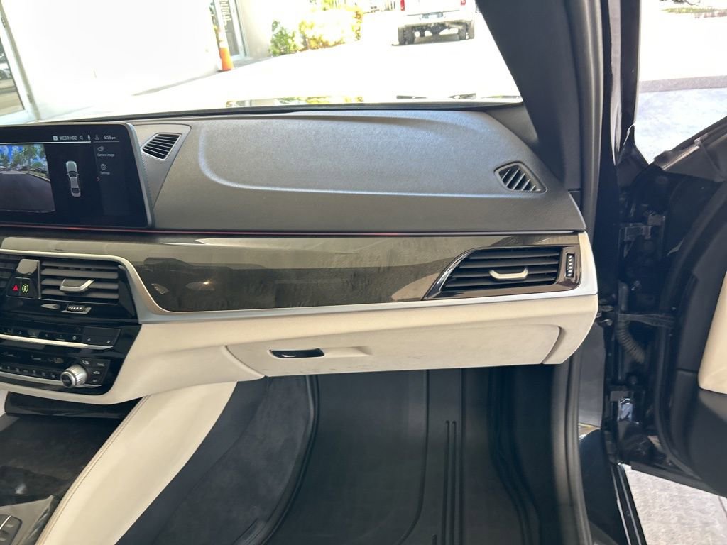 Used 2023 BMW 540i w/ M Sport Package image 21