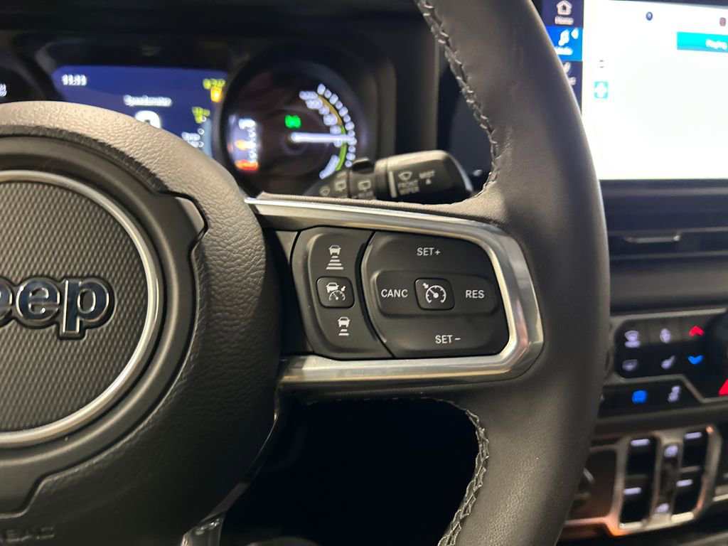 Used 2025 Jeep Wrangler Sahara 4xe image 20