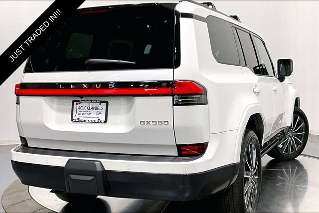 Used 2025 Lexus GX 550 w/ Accessory Package (2T) image 2