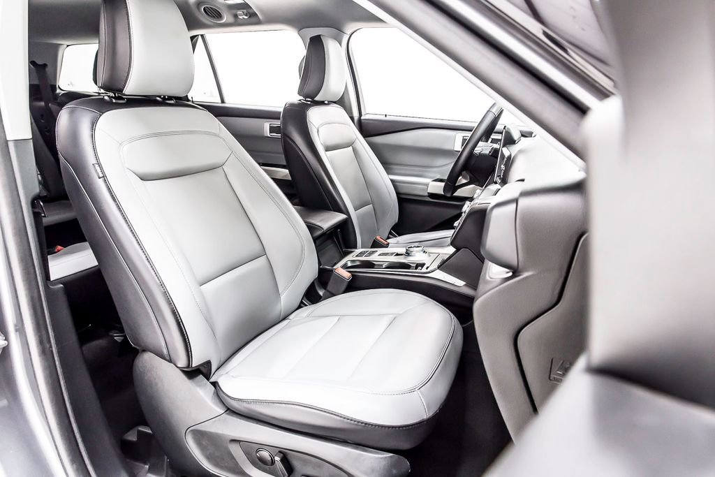 Used 2021 Ford Explorer XLT w/ Equipment Group 202A image 31