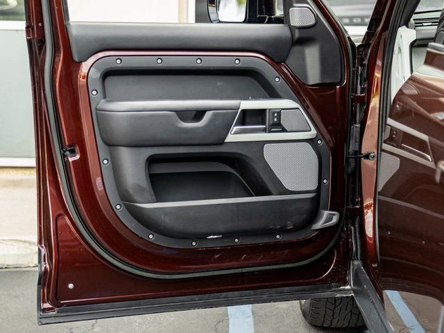 Used 2023 Land Rover Defender 130 First Edition image 13