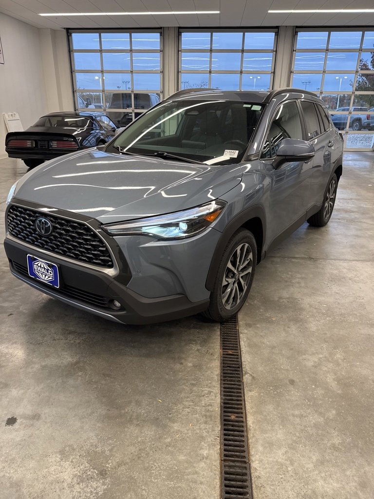 Used 2023 Toyota Corolla Cross XLE image 21