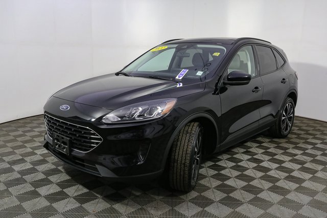 Used 2022 Ford Escape SE w/ SE Sport Appearance Package image 5