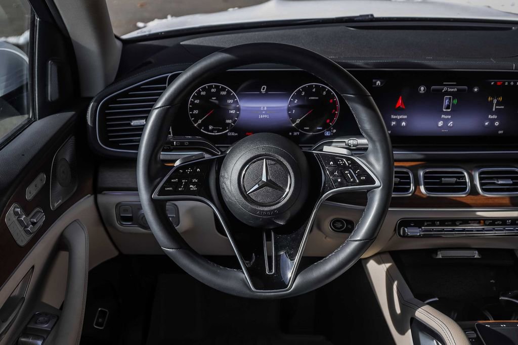 Used 2024 Mercedes-Benz GLS 450 4MATIC image 25
