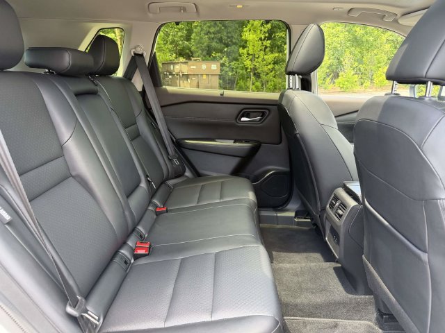 Used 2023 Nissan Rogue SV w/ SV Premium B Package AWD/4WD image 13