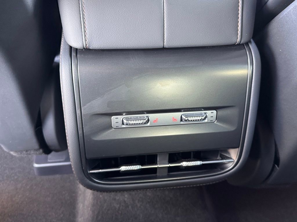 Used 2025 Lincoln Nautilus Reserve w/ Jet Appearance Package image 30