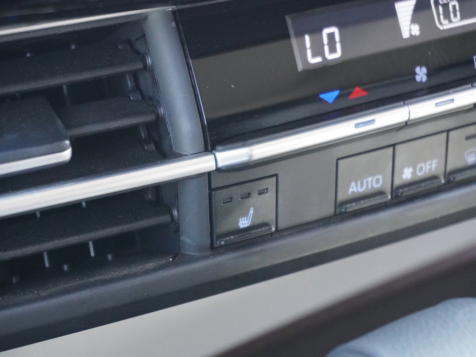 Used 2023 Toyota Sienna XLE image 28