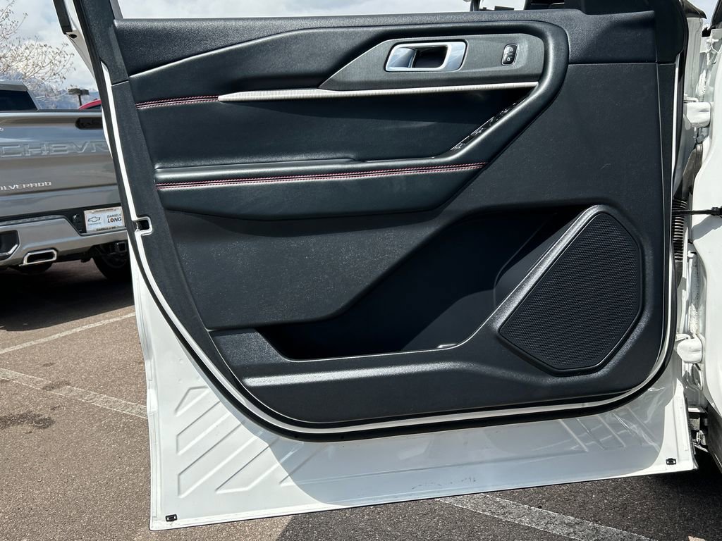 Used 2025 Ford Explorer ST-Line w/ ST-Line Street Pack AWD/4WD image 32