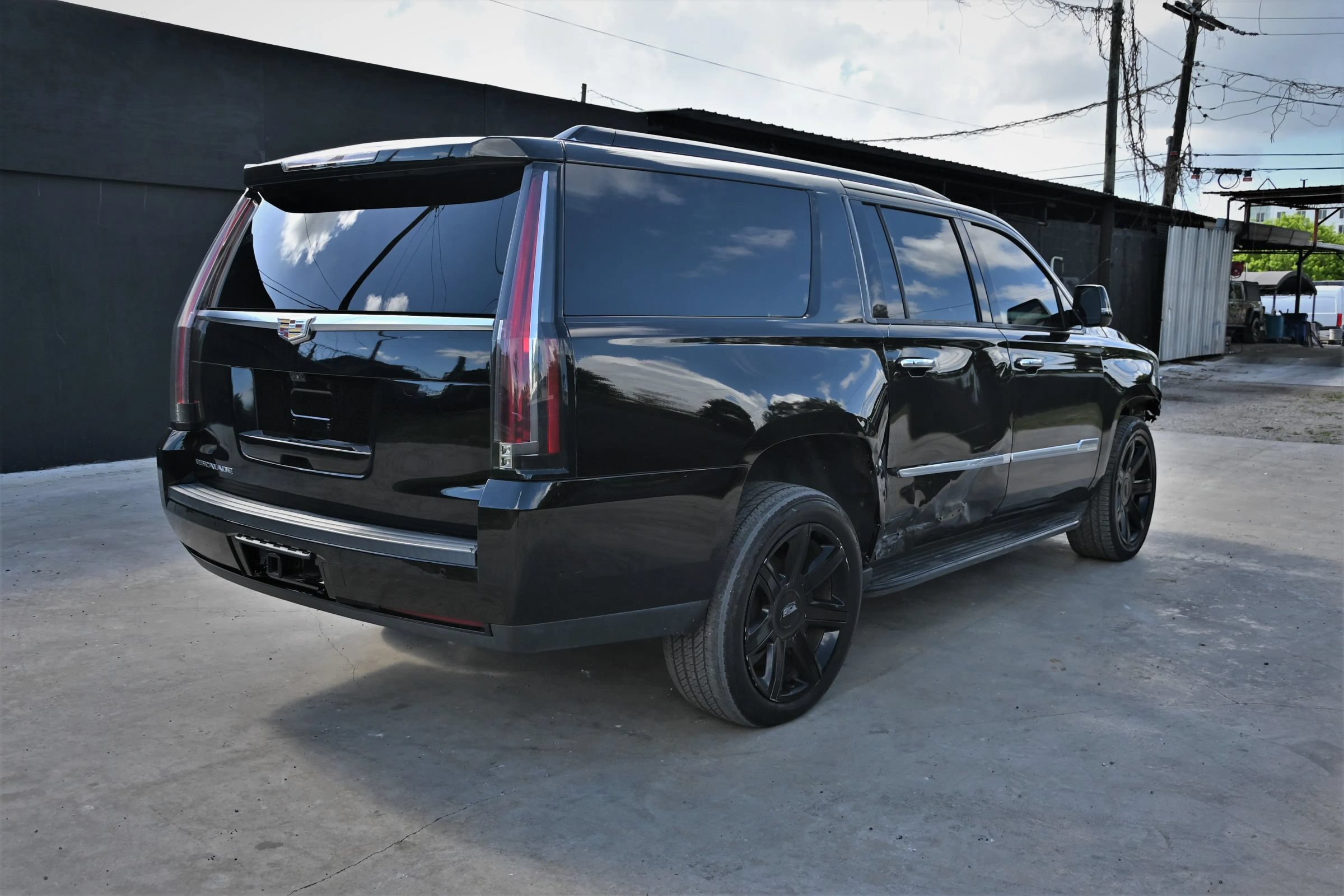 Used 2019 Cadillac Escalade ESV Premium Luxury AWD/4WD image 3