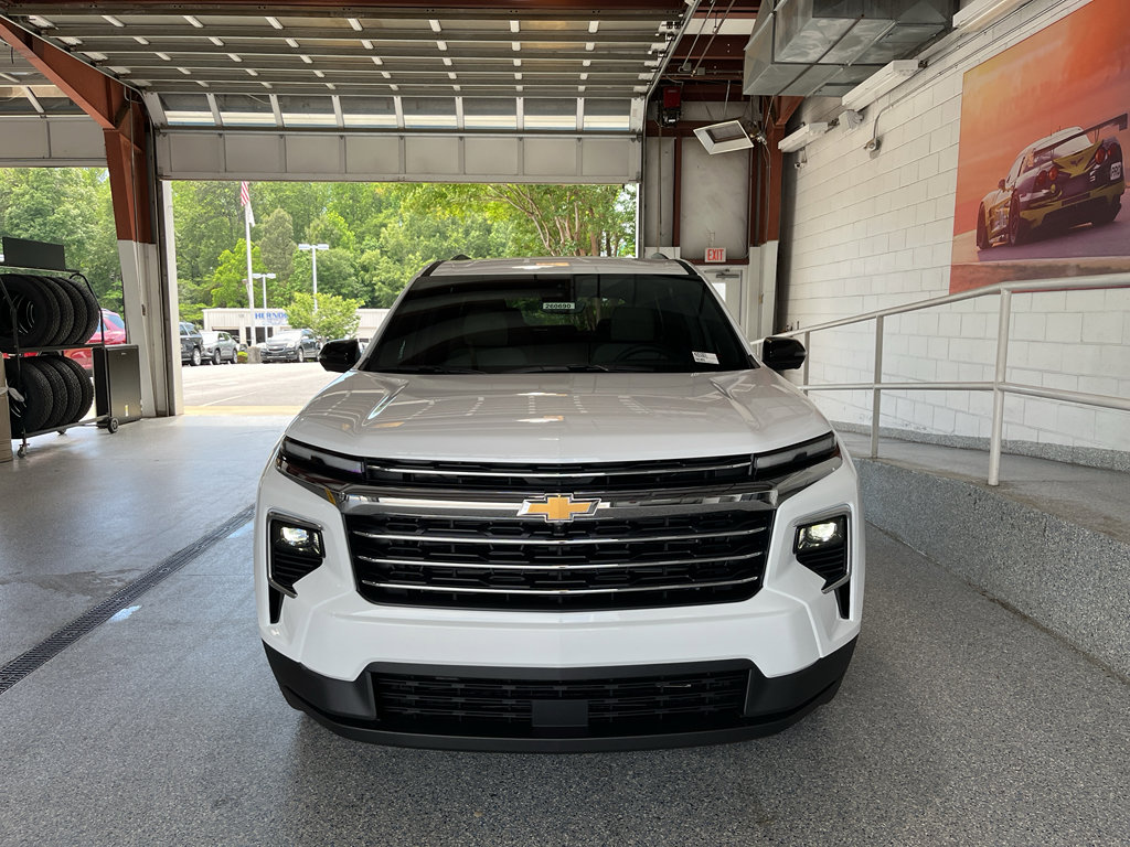 New 2026 Chevrolet Traverse LT FWD image 2