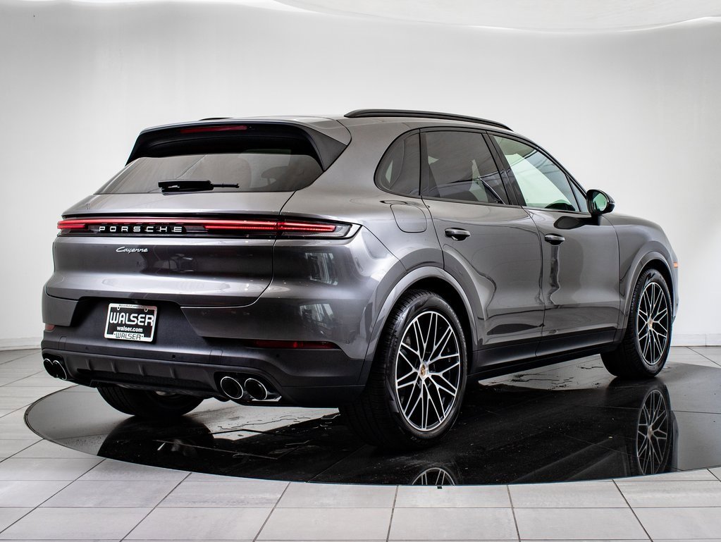 Used 2024 Porsche Cayenne image 8