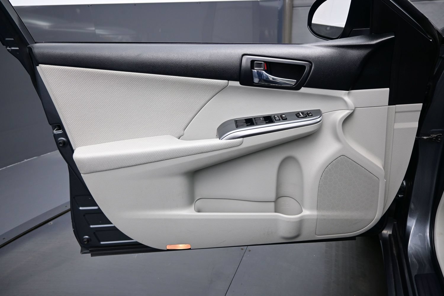 Used 2012 Toyota Camry XLE FWD image 9